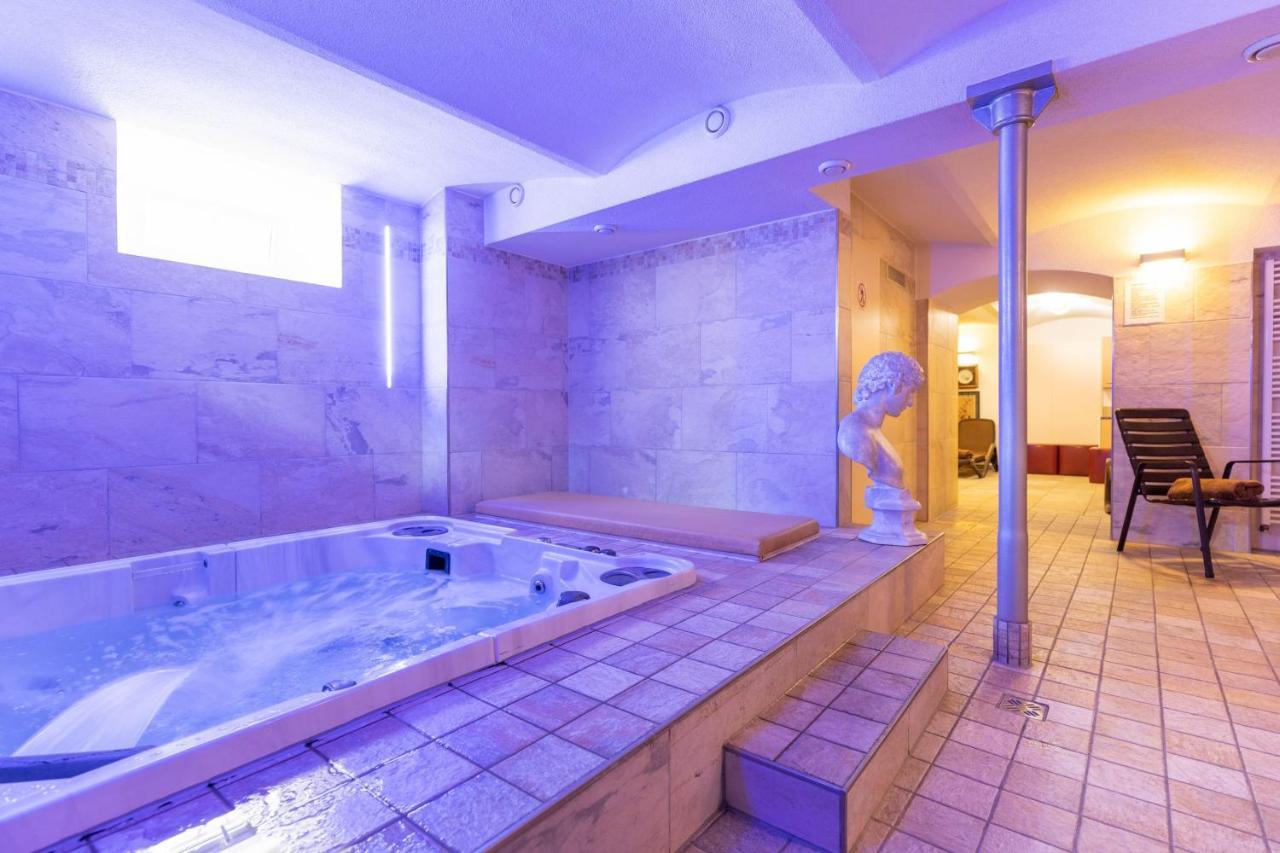 Active & Wellness Hotel Subterra Ostrov  Exteriör bild