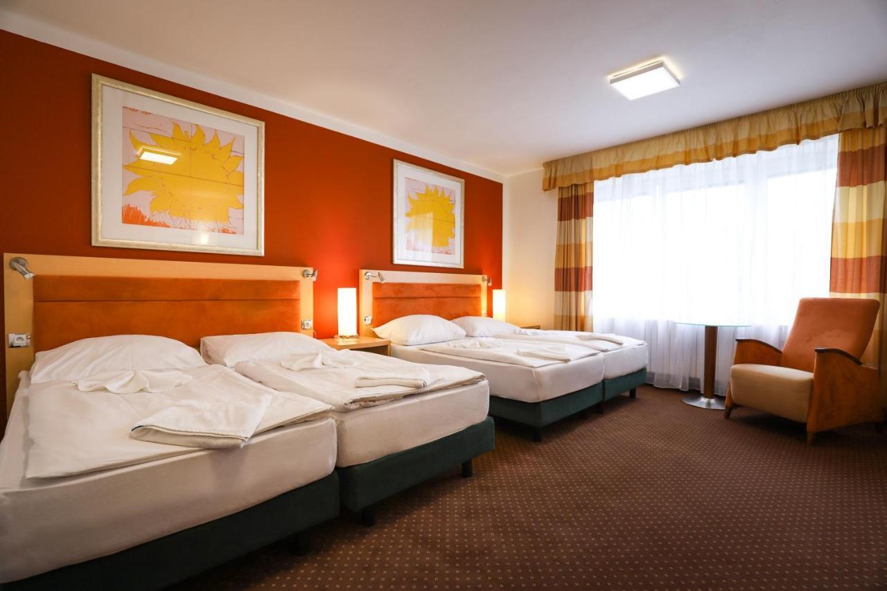 Active & Wellness Hotel Subterra Ostrov  Exteriör bild
