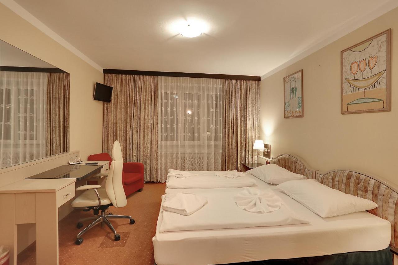 Active & Wellness Hotel Subterra Ostrov  Rum bild