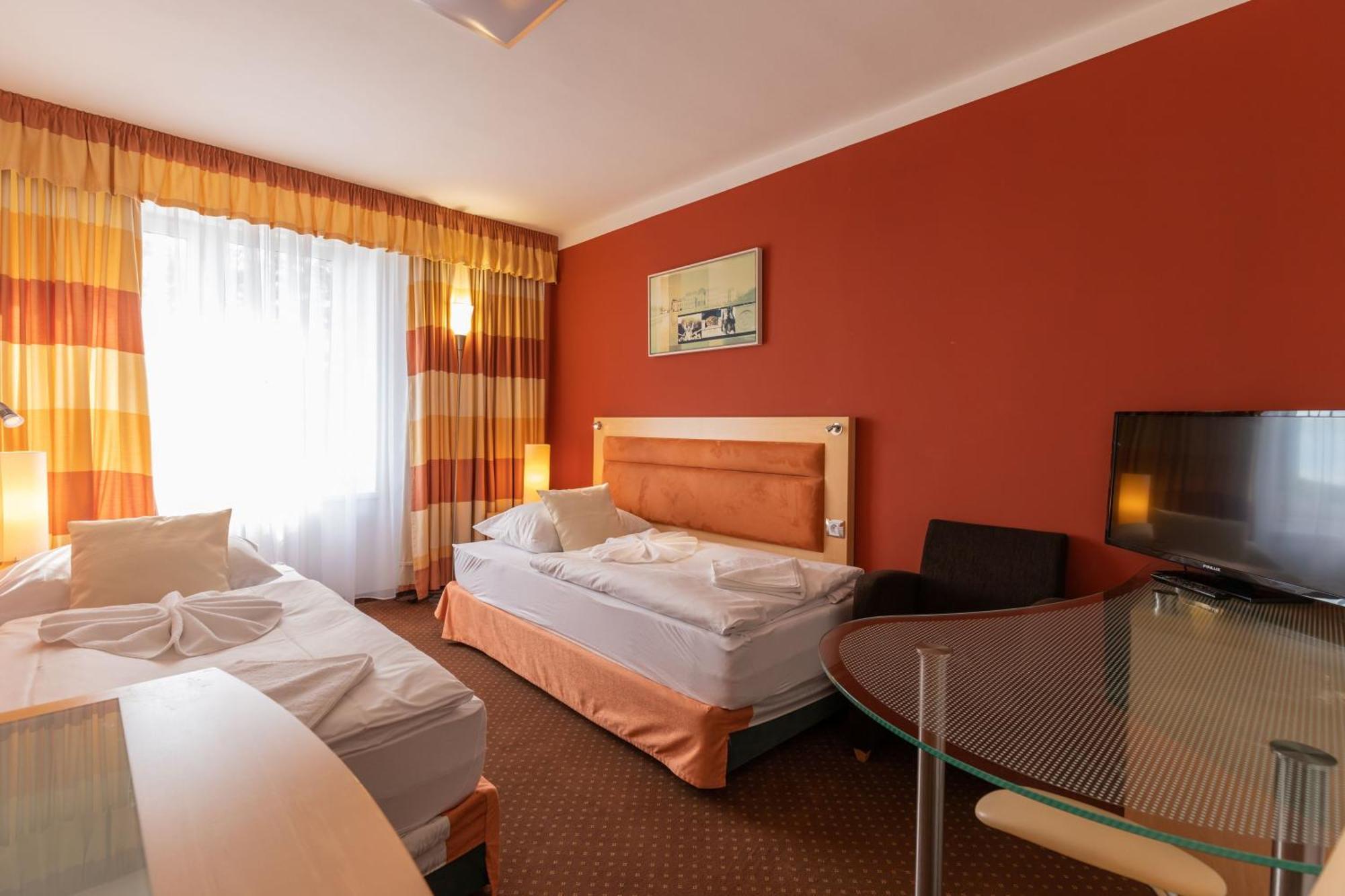 Active & Wellness Hotel Subterra Ostrov  Rum bild