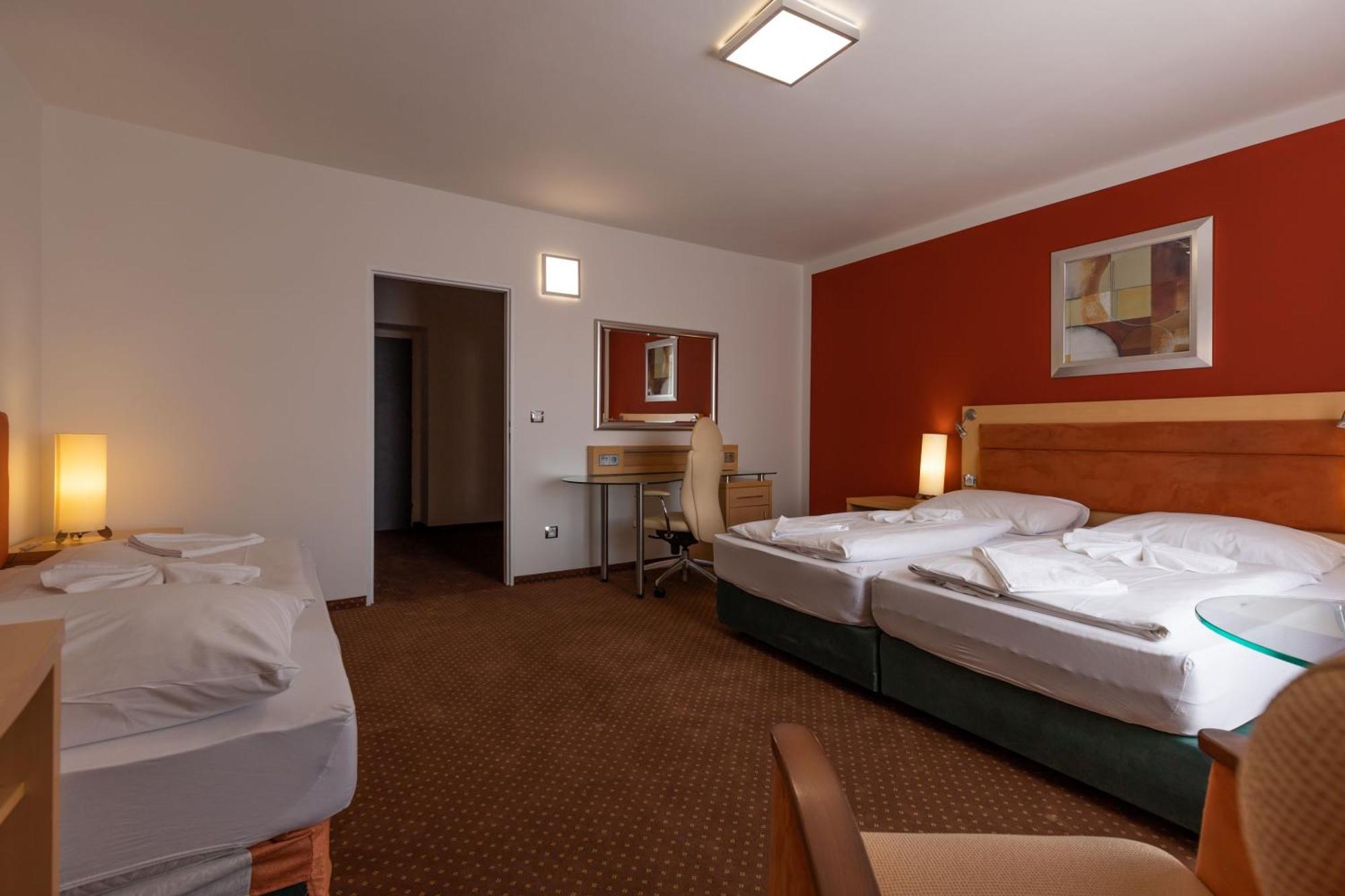 Active & Wellness Hotel Subterra Ostrov  Rum bild