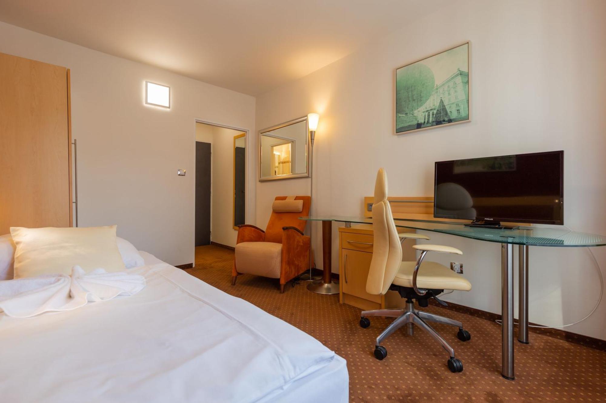 Active & Wellness Hotel Subterra Ostrov  Rum bild
