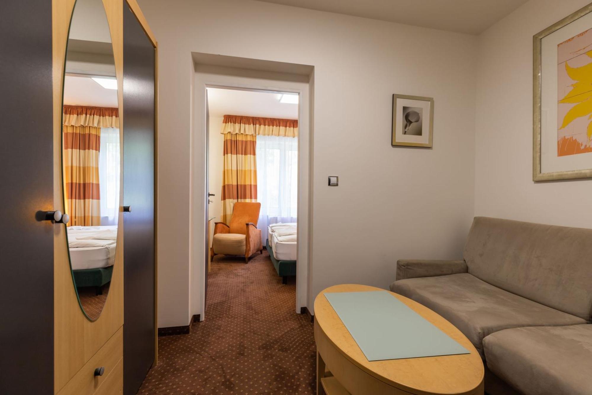 Active & Wellness Hotel Subterra Ostrov  Rum bild