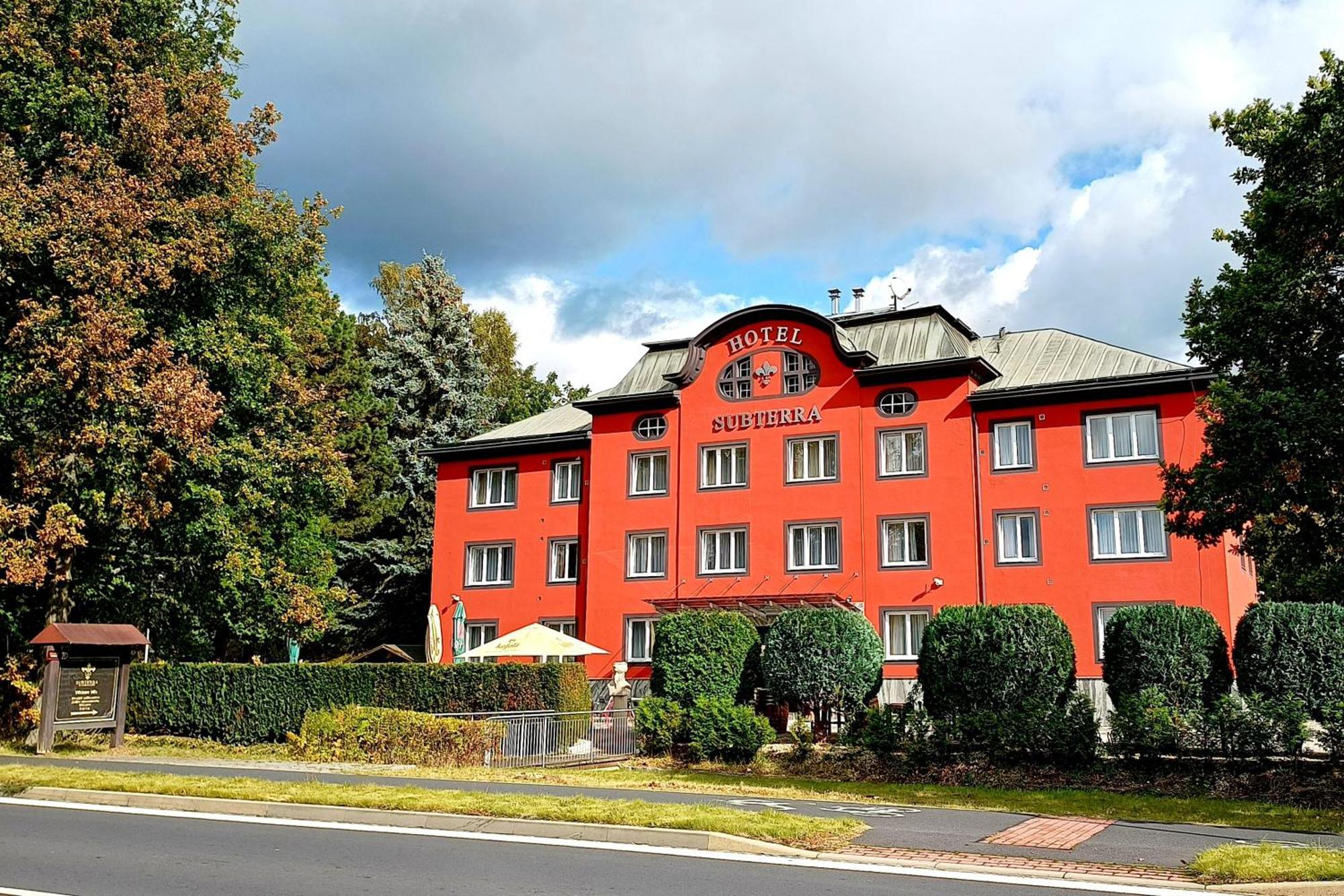 Active & Wellness Hotel Subterra Ostrov  Exteriör bild
